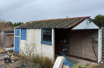 Dachsanierung alter Gartenlauben  Was tun bei Asbest?